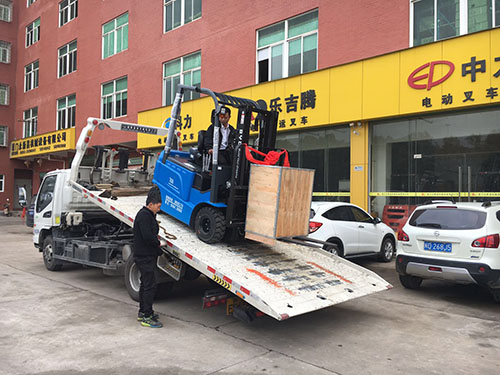 廈門(mén)電動(dòng)叉車公司，銷售比亞迪電動(dòng)叉車2.5噸一臺(tái)