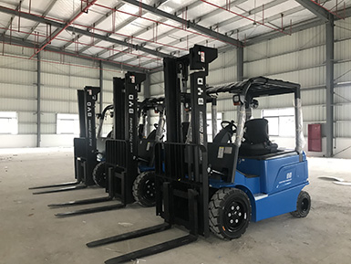 感謝蔡總的大力支持，再次購買3+1臺比亞迪叉車，祝：生意興??！