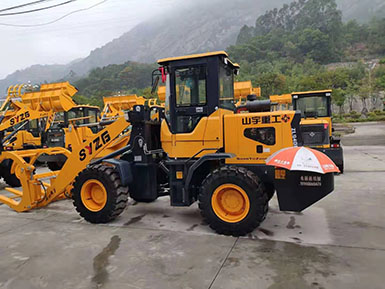 恭喜羅總喜提新車，山宇裝載機(jī)940走起，山宇重工，助您成功！